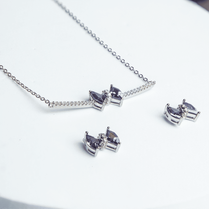 Silver-Plated Cubic Zirconia Studded Bow Shaped Necklace Set
